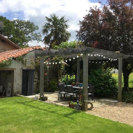 The Little House Villa Mezieres-sur-Issoire Bagian luar foto