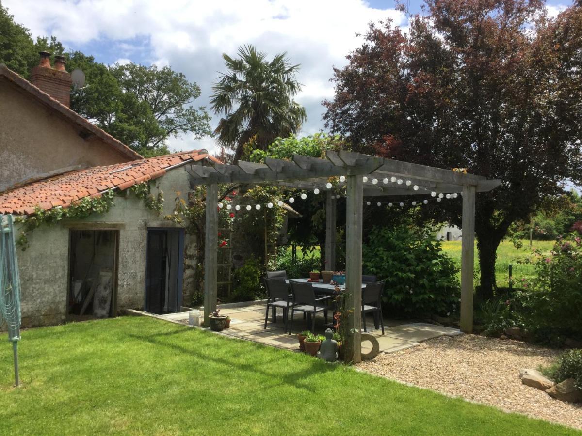 The Little House Villa Mezieres-sur-Issoire Bagian luar foto